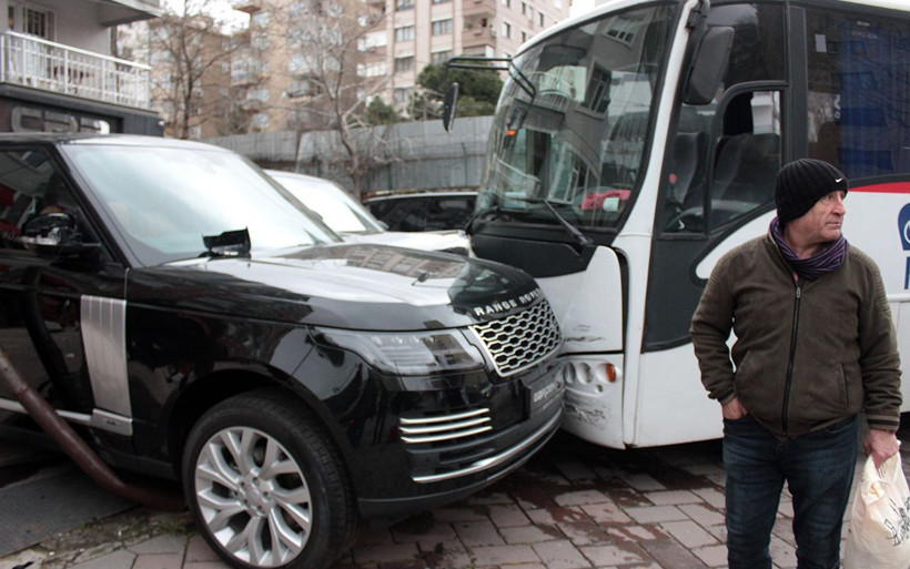 Servis aracı yaptı! İstanbul’da 5 milyonluk kaza! - Resim: 2