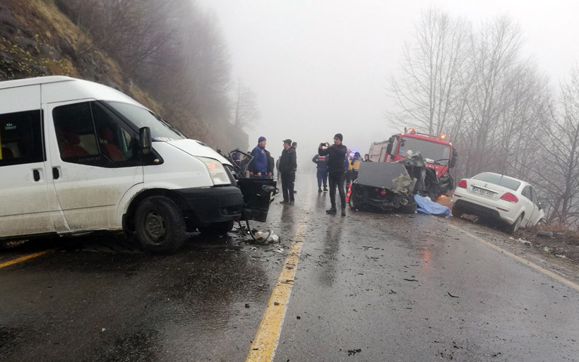 Ordu'da öğrenci servisi otomobille çarpıştı: 2 ölü, 4 yaralı - Resim: 2