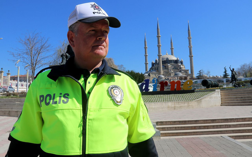 Trafik polisleri yeni kıyafetleriyle sahada - Resim: 1