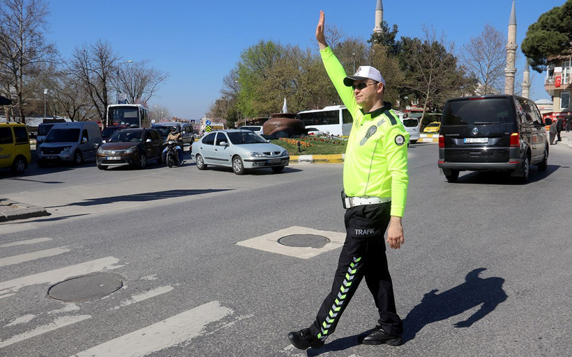 Trafik polisleri yeni kıyafetleriyle sahada - Resim: 2