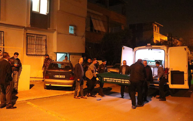 Mersin'de tartıştığı anne ve babasını bıçaklayarak öldürdü - Resim: 1