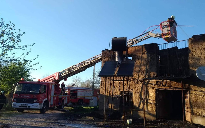 Adana'da evde çıkan yangında 1 çocuk öldü - Resim: 4