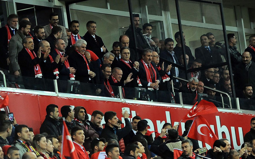 Cumhurbaşkanı Erdoğan Türkiye-Moldova maçında - Resim: 2