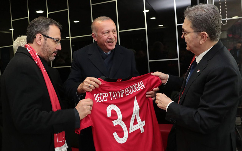 Cumhurbaşkanı Erdoğan Türkiye-Moldova maçında - Resim: 3