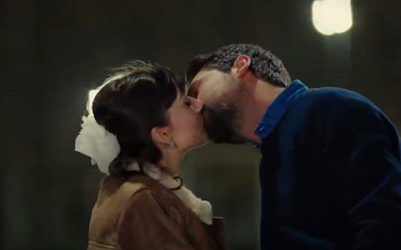 Yasak Elma'da izleyiciyi çıldırtan öpüşme sahnesi! RTÜK'e telefon yağdı - Resim: 1