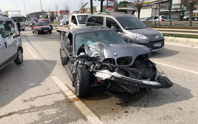 Bursa'da makas faciası: 3 yaralı - Resim: 1
