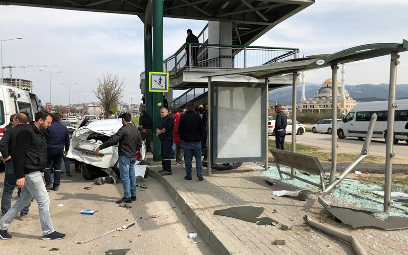 Bursa'da makas faciası: 3 yaralı - Resim: 2