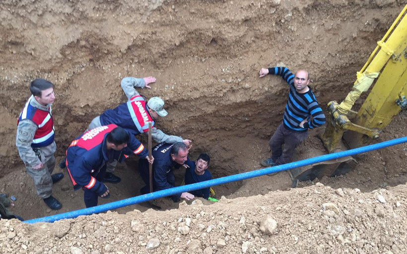 Malatya'da göçük altında kalan işçi kurtarıldı - Resim: 3