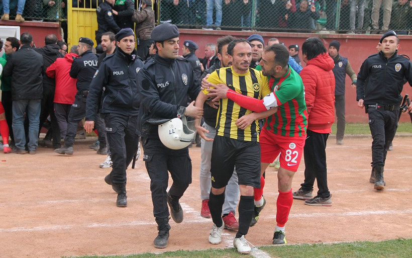 Yalova'da şampiyonluk maçında 7 kırmızı kart, 5 gözaltı - Resim: 1