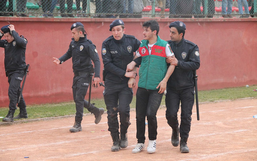 Yalova'da şampiyonluk maçında 7 kırmızı kart, 5 gözaltı - Resim: 4