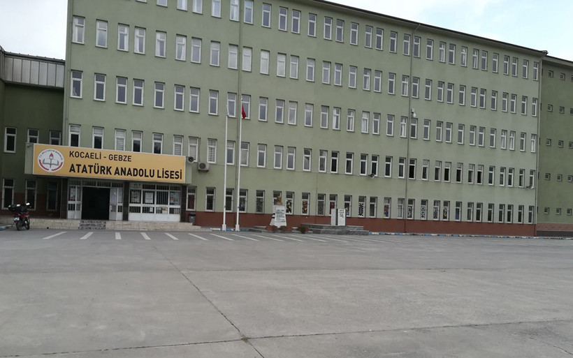 Kocaeli'de bir öğrenci, müdür yardımcısını bıçaklayarak öldürdü - Resim: 1