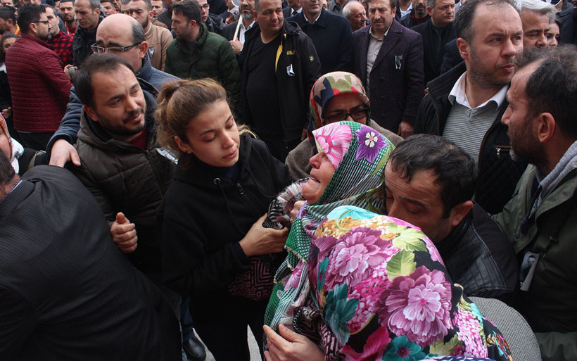 Kocaeli'de öğrencisi tarafından öldürülen müdür yardımcısı için on binlerce kişi yürüdü - Resim: 2