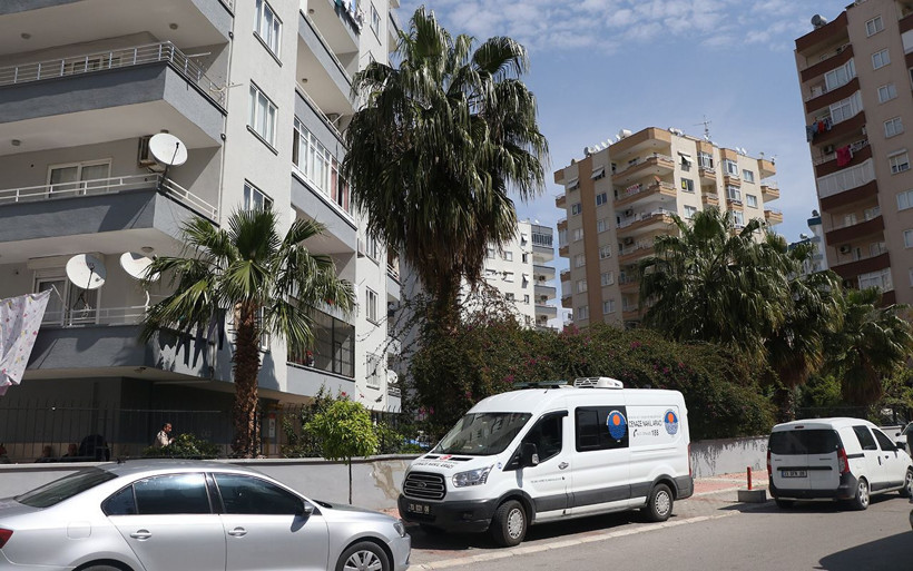 6 yaşındaki kızı buldu kadın öğretmen evinde öldürülmüş halde bulundu - Resim: 4