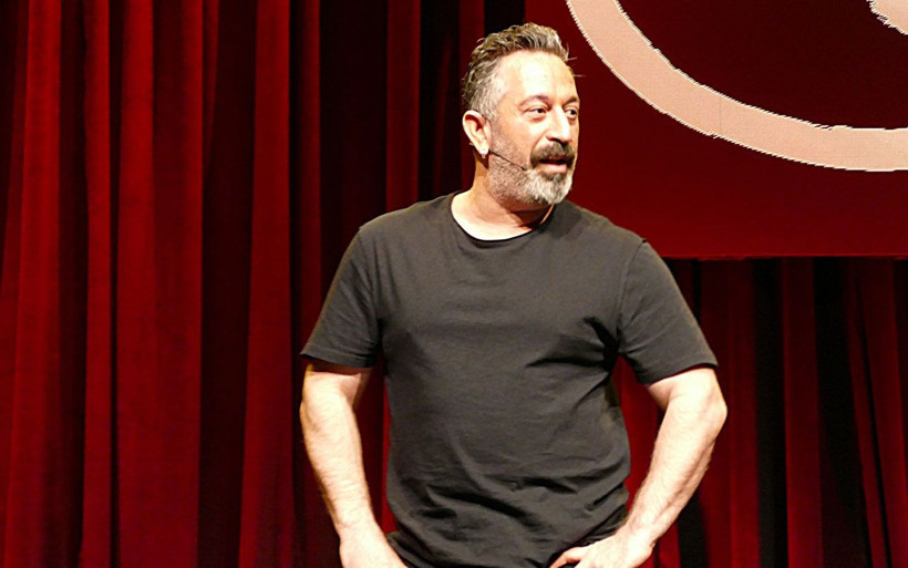 Cem Yılmaz gösterisinde Acun Ilıcalı ve Nusret'le dalga geçti - Resim: 2