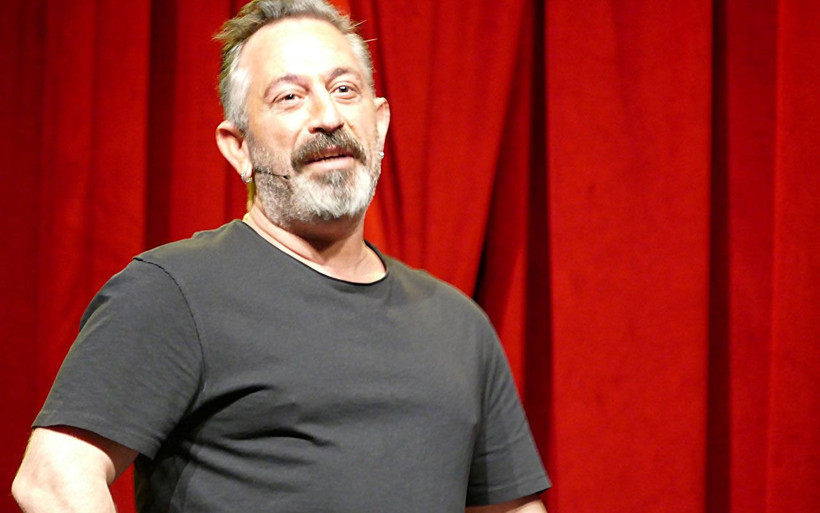 Cem Yılmaz gösterisinde Acun Ilıcalı ve Nusret'le dalga geçti - Resim: 1