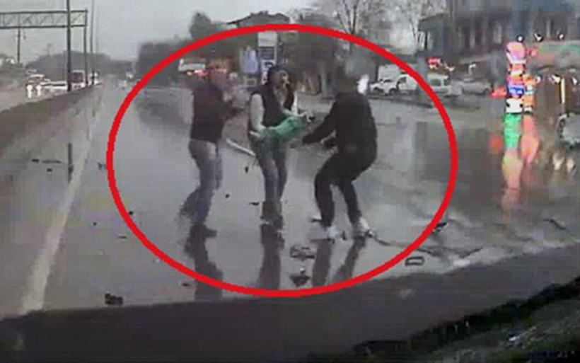 Kocaeli'de kaza yapan kamyonetteki bebek yola fırladı - Resim: 4