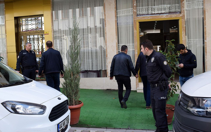 Malatya'da sokakta kendini vuran kadın ağır yaralandı - Resim: 2