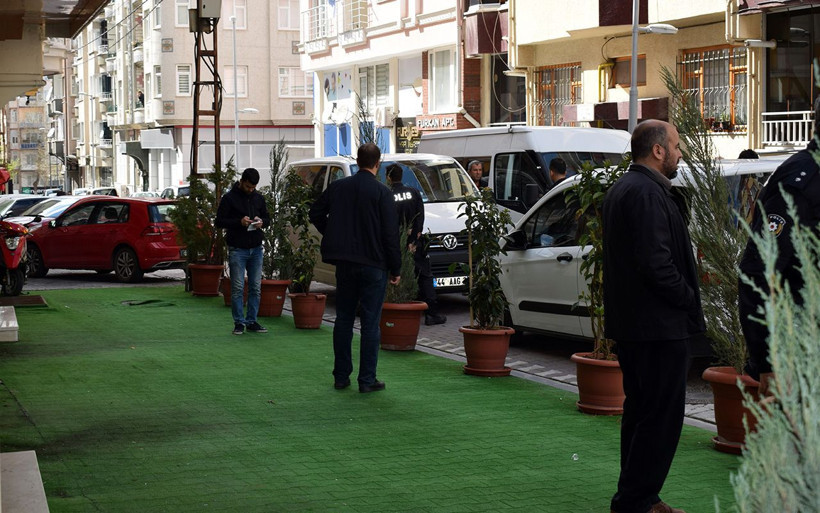 Malatya'da sokakta kendini vuran kadın ağır yaralandı - Resim: 3