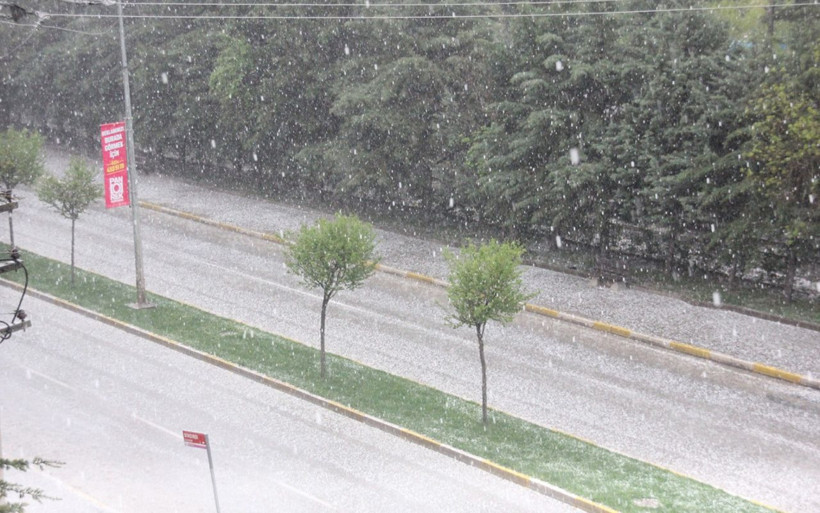 Balıkesir'de aniden başlayan dolu yağışı hayatı felç etti - Resim: 4