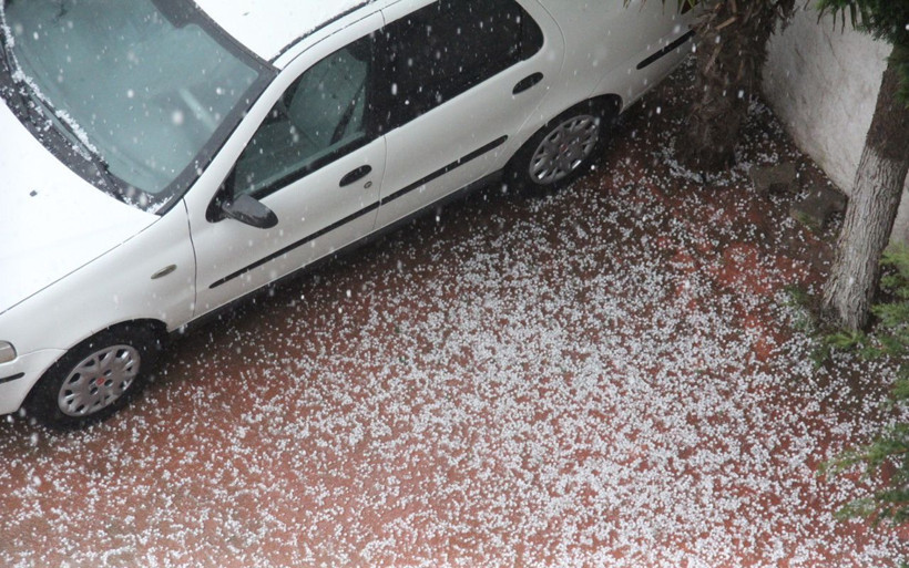 Balıkesir'de aniden başlayan dolu yağışı hayatı felç etti - Resim: 3