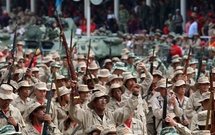 Venezuela'da Nicolas Maduro'dan gövde gösterisi 2 milyon milis toplandı - Resim: 3