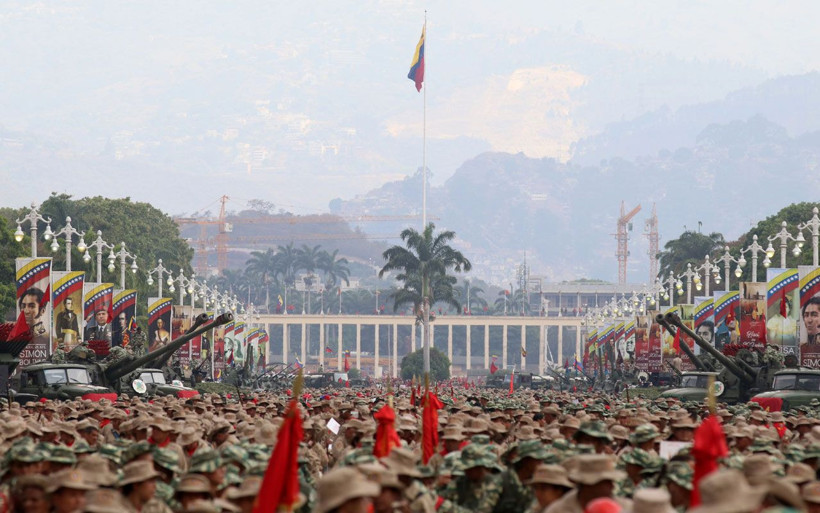 Venezuela'da Nicolas Maduro'dan gövde gösterisi 2 milyon milis toplandı - Resim: 4