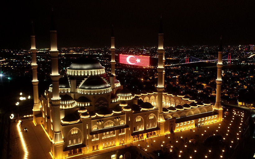 İstanbullular Berat Kandilinde camilere akın etti - Resim: 3