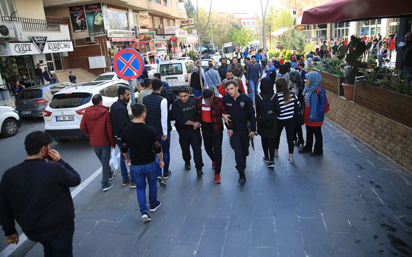 Batman'da bir kişi eşini silahla rehin aldı - Resim: 3