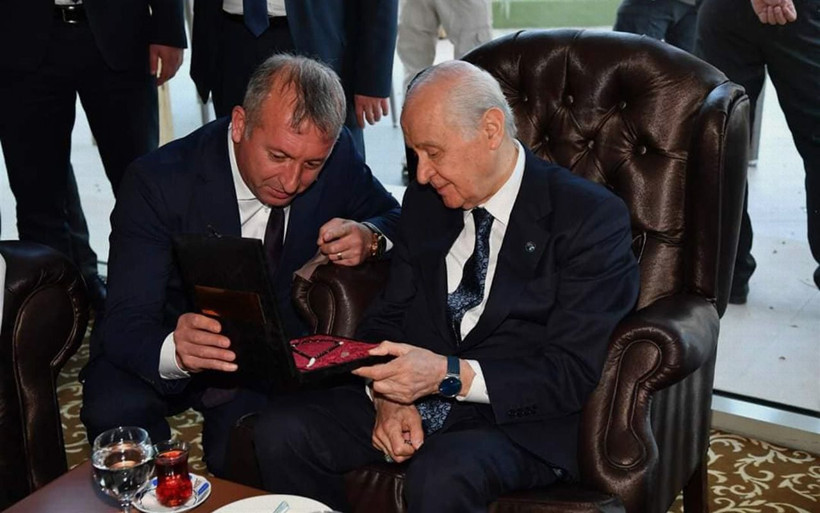 MHP lideri Bahçeli'ye çok özel hediye - Resim: 1