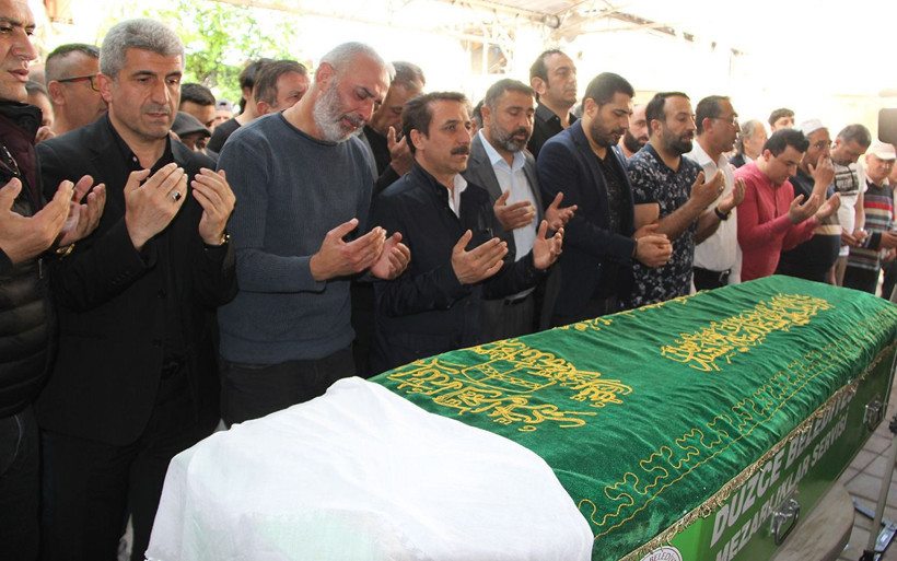 Sanatçı Dilber Ay son yolculuğuna uğurlandı - Resim: 1