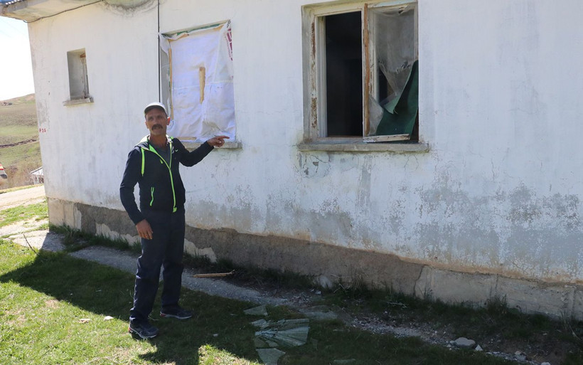 Köylüler çekti Erzincan'da aç kalan ayılar bal aramaya eve girdi - Resim: 2