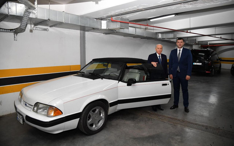 Devlet Bahçeli klasik Mustang aracını Baki Ersoy'a hediye etti - Resim: 3