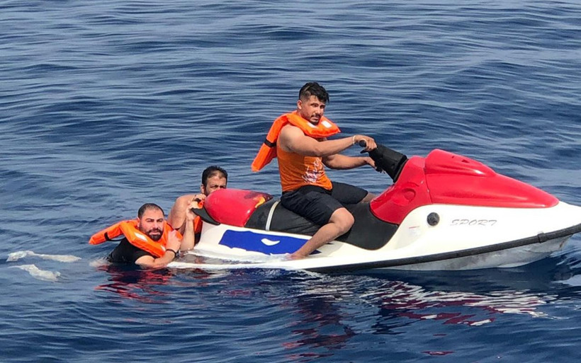 Muğla Bodrum'da Filistinli kaçaklar jet-ski ile yakalandı - Resim: 2