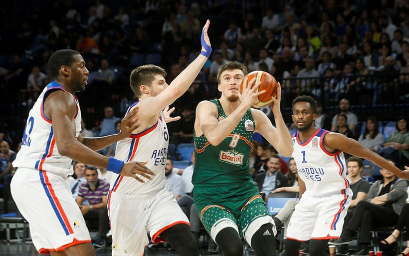 Ergin Ataman çıldırdı hakemin üzerine yürüdü - Resim: 1