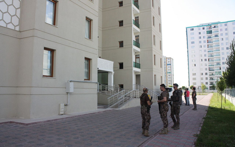 Diyarbakır'da bir polis, kadın meslektaşını öldürdü - Resim: 1