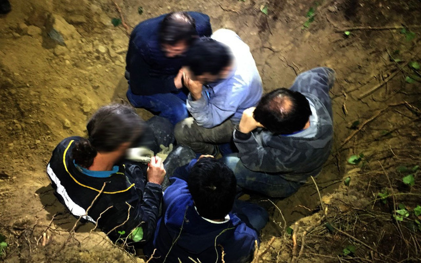 Kaçak define avcısı yakalandığı anda öyle bir şey yaptı ki Polis şaşkına döndü - Resim: 3