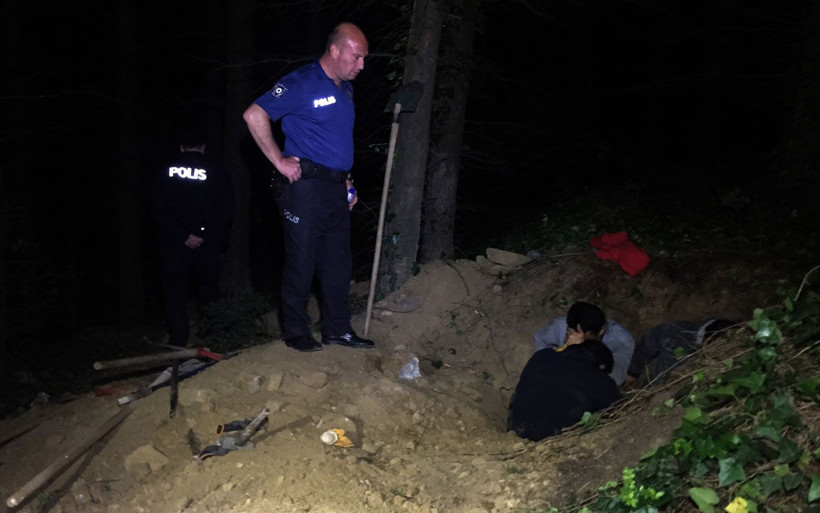 Kaçak define avcısı yakalandığı anda öyle bir şey yaptı ki Polis şaşkına döndü - Resim: 2