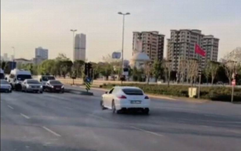 İstanbul Pendik'te lüks aracıyla drift yapan sürücü yakalandı - Resim: 2
