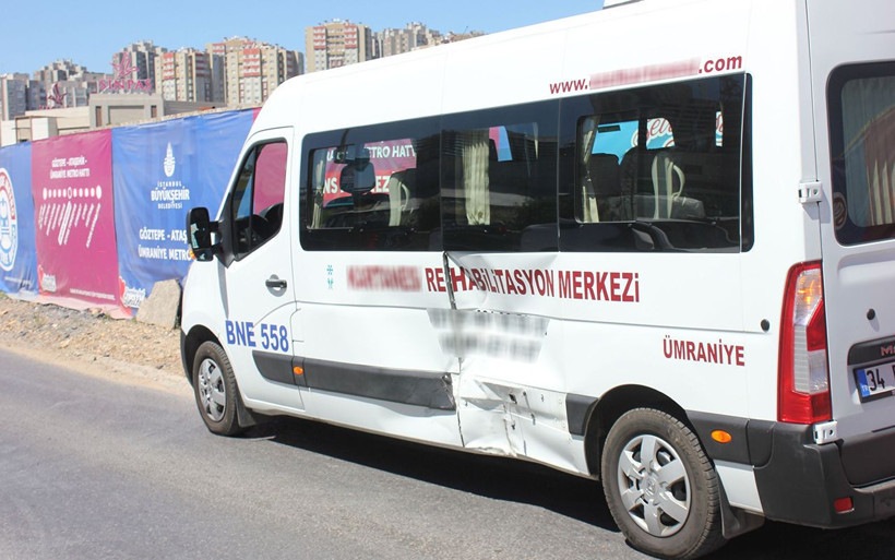 İstanbul Ümraniye'de polisten kaçan şüpheliler kaza yaptı - Resim: 2