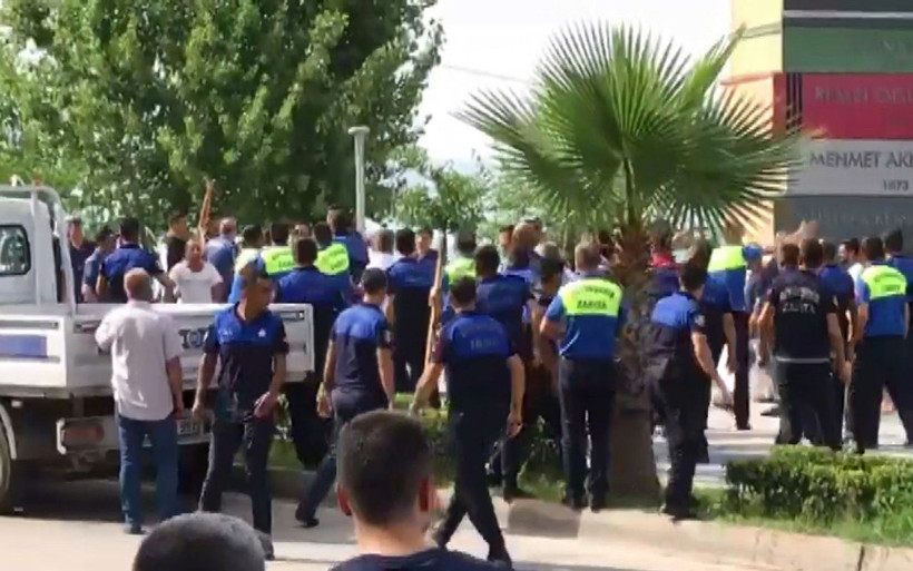 Adana'da zabıtaya saldırıya polis müdahalesi - Resim: 3