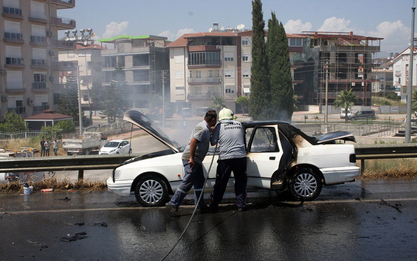 Antalya'da sürücünün dikkati faciayı önledi - Resim: 4