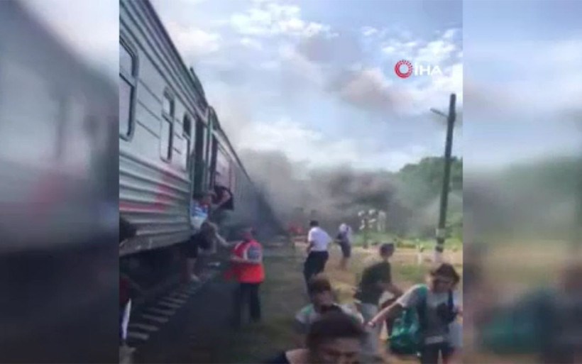 Rusya'da kamyon trene çarptı - Resim: 4