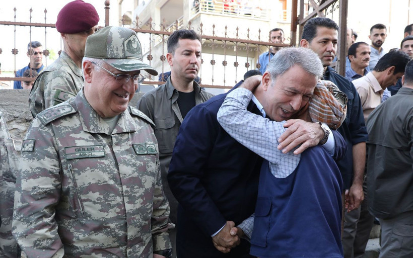 Bakan Hulusi Akar'a Pençe'nin komuta merkezi Derecik'te yoğun ilgi - Resim: 3