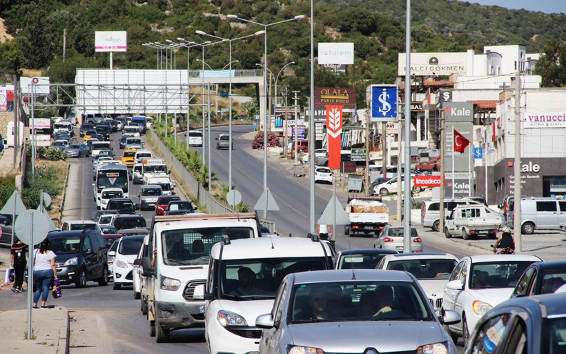 Bodrum’da trafik işkencesi! O kısa mesafeyi bakın kaç dakikada geçebildiler - Resim: 1