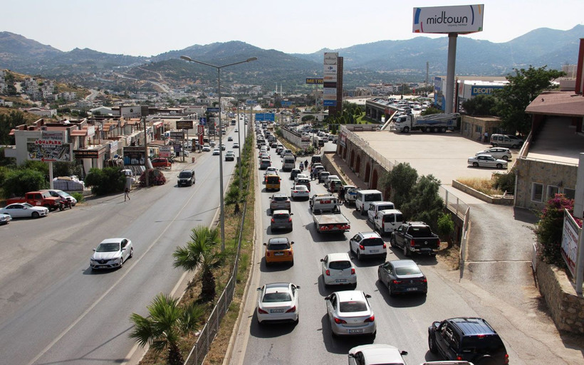 Bodrum’da trafik işkencesi! O kısa mesafeyi bakın kaç dakikada geçebildiler - Resim: 3