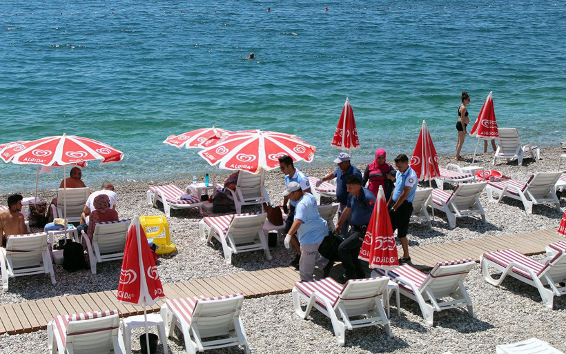 Antalya'da üzücü görüntüye şemsiyeli kamuflaj - Resim: 3