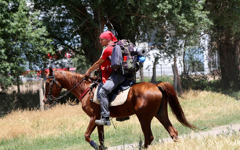 Askerlik yolculuğuna at sırtında çıktı - Resim: 1