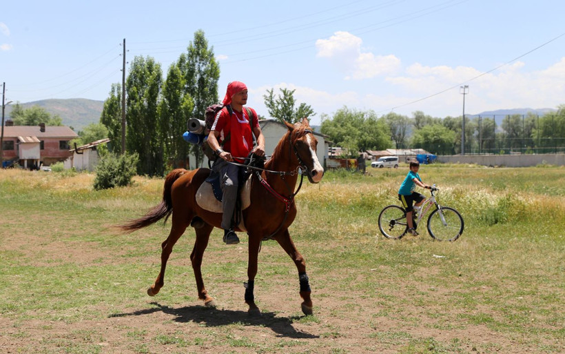 Askerlik yolculuğuna at sırtında çıktı - Resim: 2