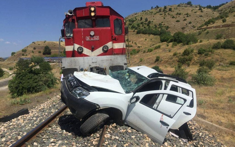 Elazığ'da tren kazası 1 ölü 2 yaralı - Resim: 1