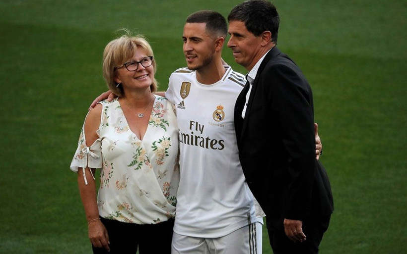 Real Madrid Eden Hazard'ı tanıttı yer yerinden oynadı - Resim: 4